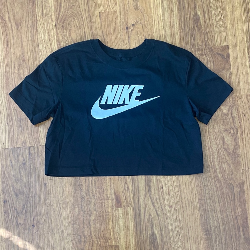 BNWT Nike Black Cropped Crewneck Tee with White Logo